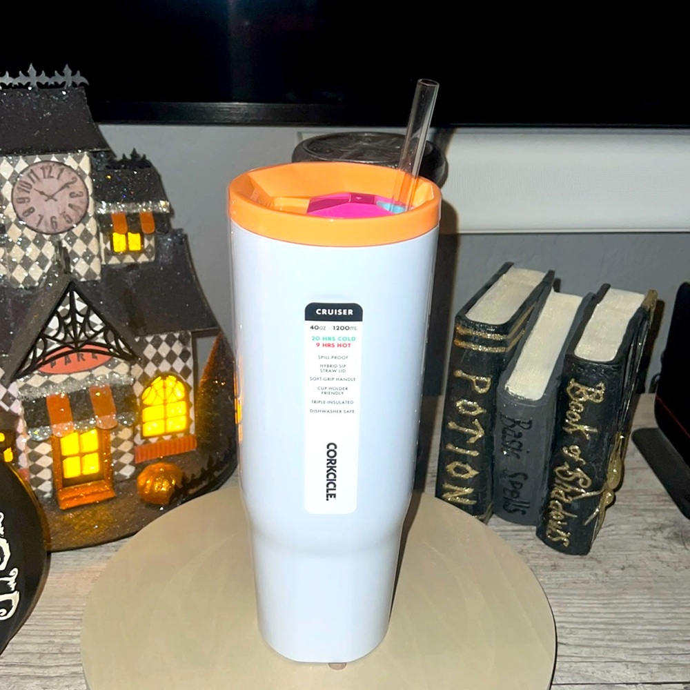 ❣️NWT 🛼Roller-Skate Date 40 Oz CRUISER
INSULATED TUMBLER WITH HANDLE